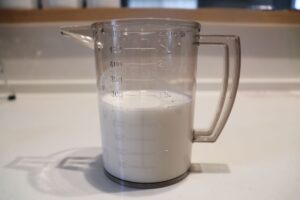 100均ミルクフォーマーで冷たい牛乳